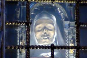 http://www.atlasobscura.com/places/st-dominics-basilica Catherine's preserved head.